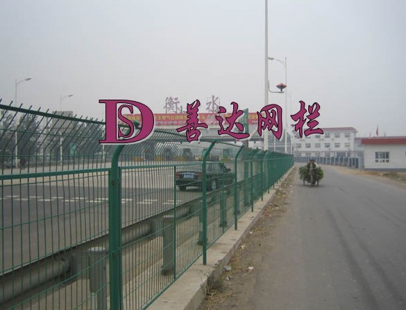 廠家直銷優質高速公路護欄網 公路圍欄網 公路防護網