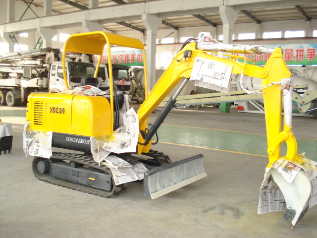 小型挖掘機