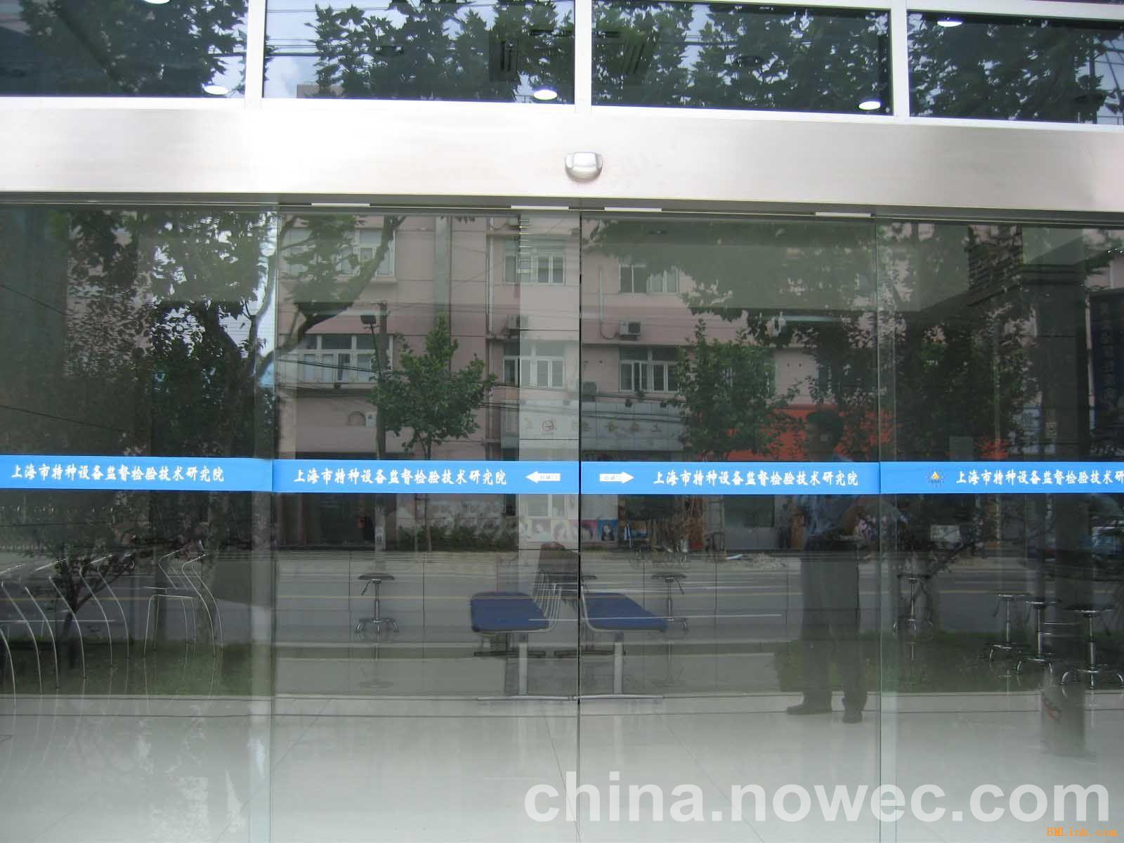 上海青浦區(qū)鈦金有框自動(dòng)感應(yīng)門維修 盈浦軌道輪子更換