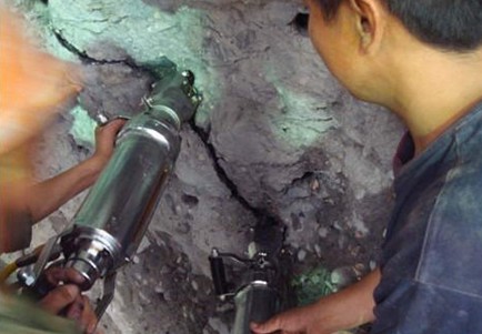 非開(kāi)挖頂管石頭靜態(tài)拆除機(jī)械