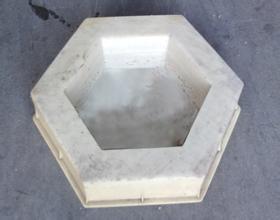 一枝獨秀平穩地發展著的護坡磚模具