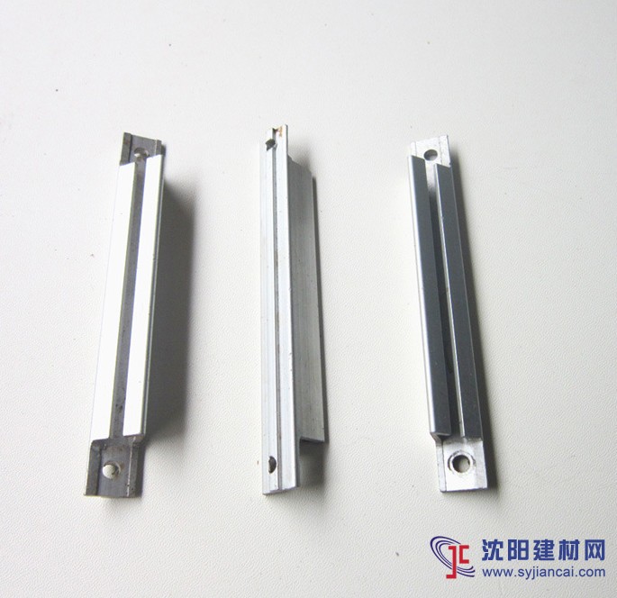 展覽八棱柱變角器，用于轉(zhuǎn)角處