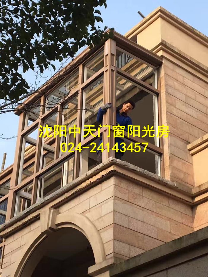 如何選擇斷橋門(mén)窗鋁包木門(mén)窗廠(chǎng)家？沈陽(yáng)中天門(mén)窗