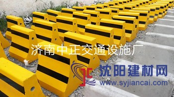 水泥隔離墩高度50，種類齊全，全國發(fā)貨  濟(jì)南中正