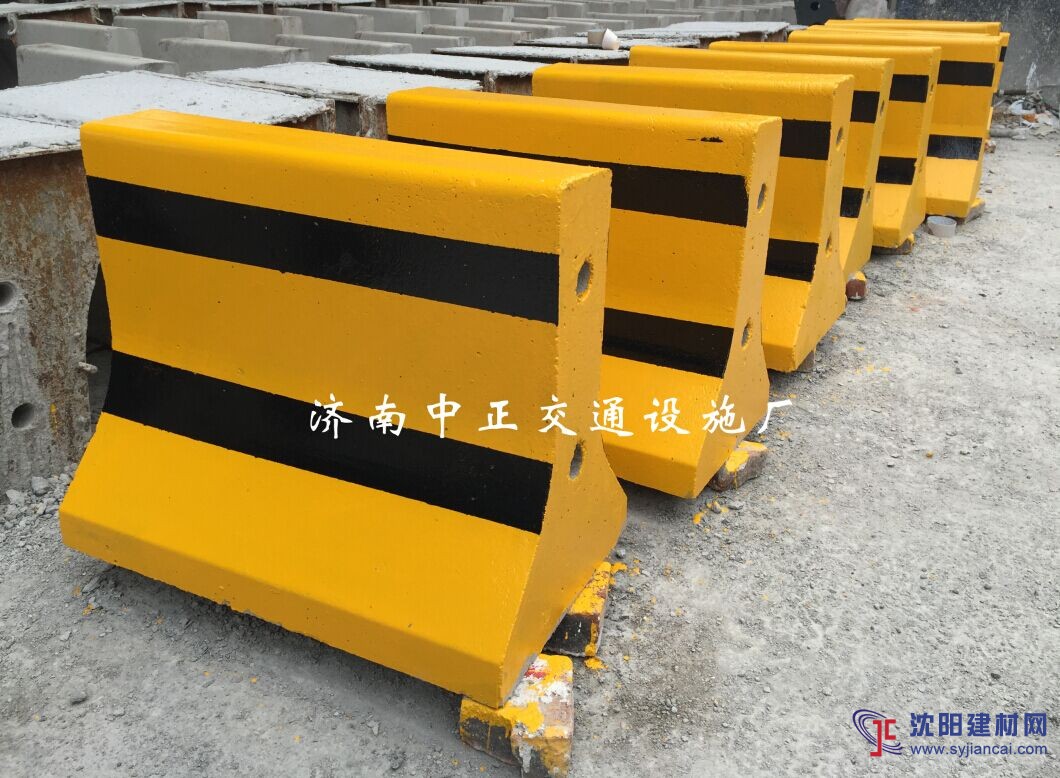 廠家供應(yīng)60cm水泥隔離墩 公路防撞墩 小區(qū)物業(yè)道