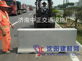 濟南工地水泥墩廠家-圍擋底座隔離墩-護欄底座水泥墩