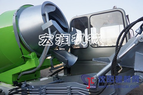 4方旋轉自上料攪拌車 鉸接式4方自上料攪拌車