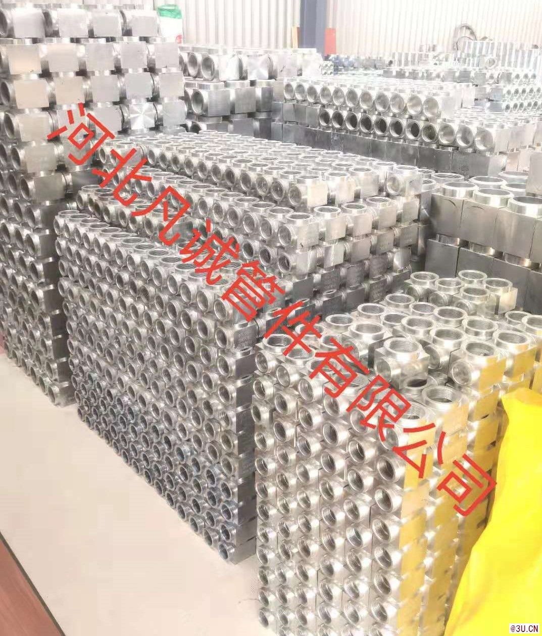 直角彎頭凹凸法蘭熱鍍鋅無(wú)縫鋼管直通噴頭管堵絲堵補(bǔ)鋅